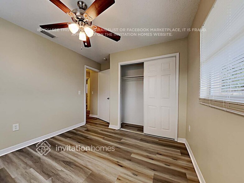 Building Photo - 620 Swallow Dr