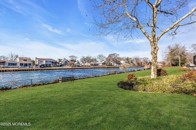 Building Photo - 1641 Elm Ave