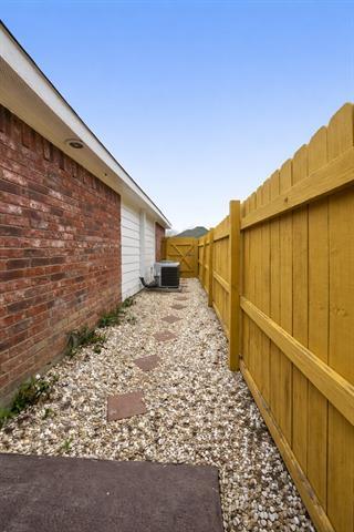 Building Photo - 5044 La Paloma Dr