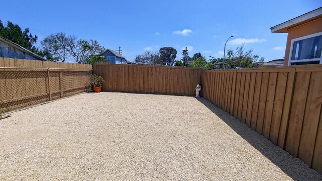 Building Photo - Newly Remodeled 3 Bedroom 2 Bath with Swee...
