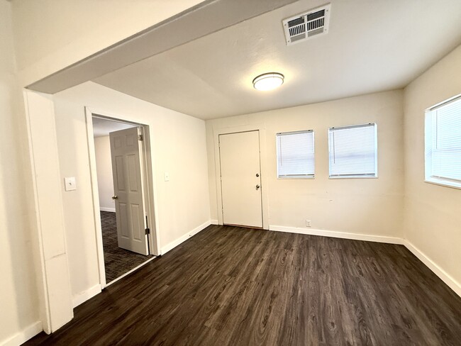 Building Photo - 531 G St NW