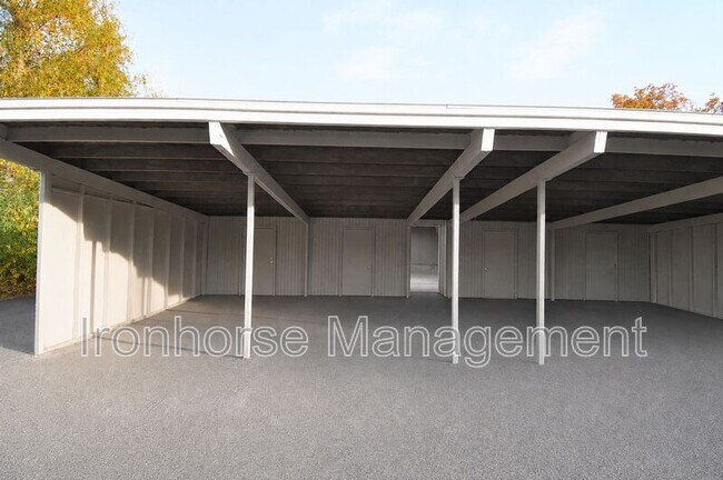 Building Photo - 515 S 15th Ave