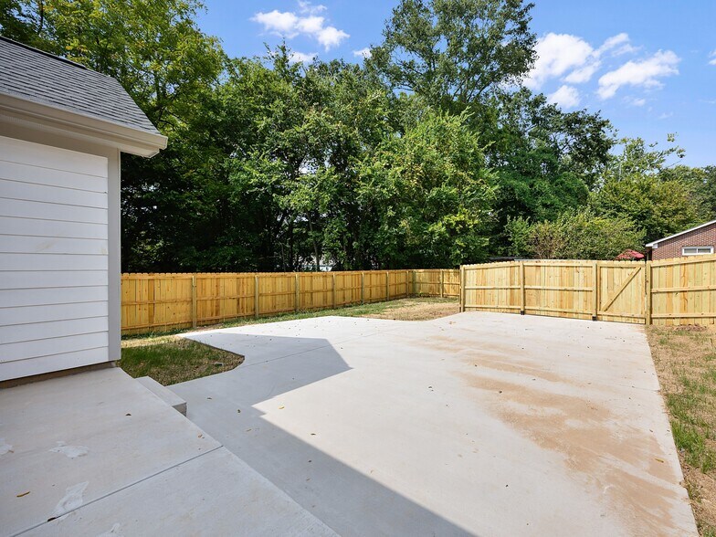 Building Photo - 307 W King St