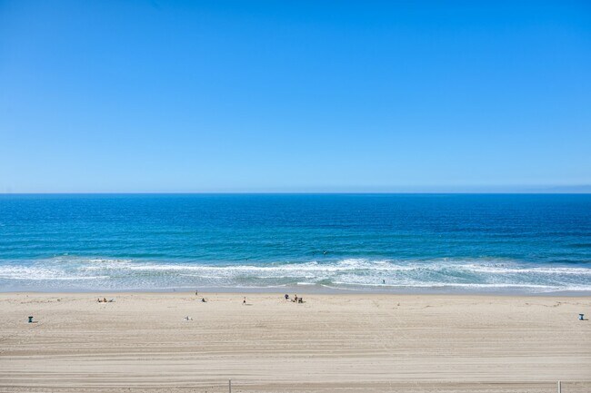 Building Photo - 721 Esplanade