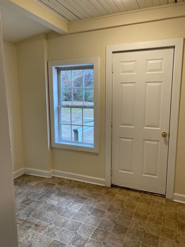 Building Photo - 2700 E Belt Blvd