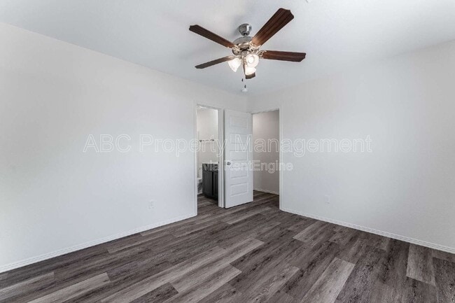 Building Photo - 955 S Benchmark Ln