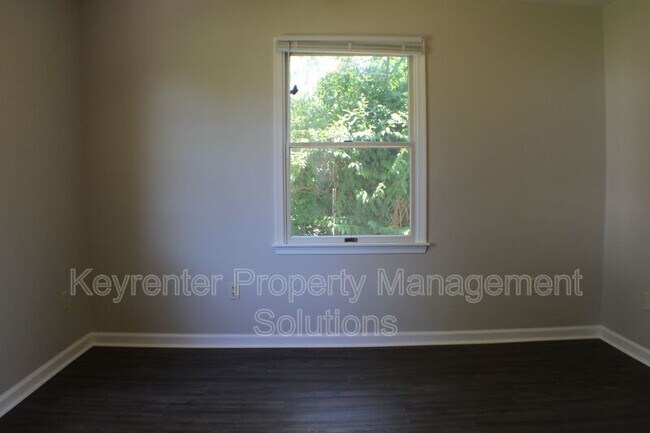 Building Photo - 509 5th St