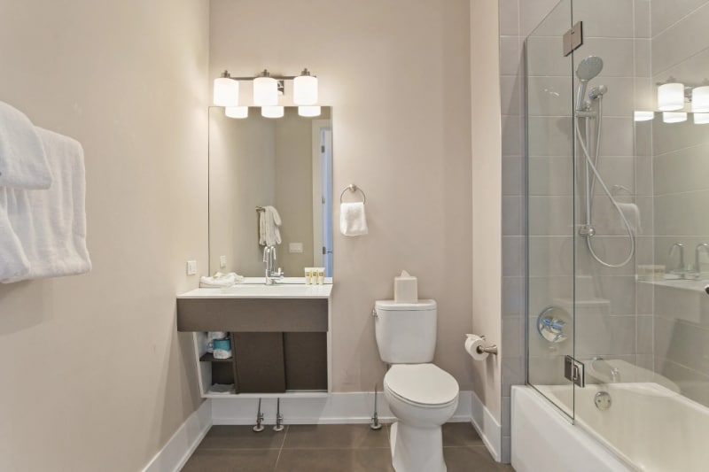 Building Photo - 943 N Kingsbury St