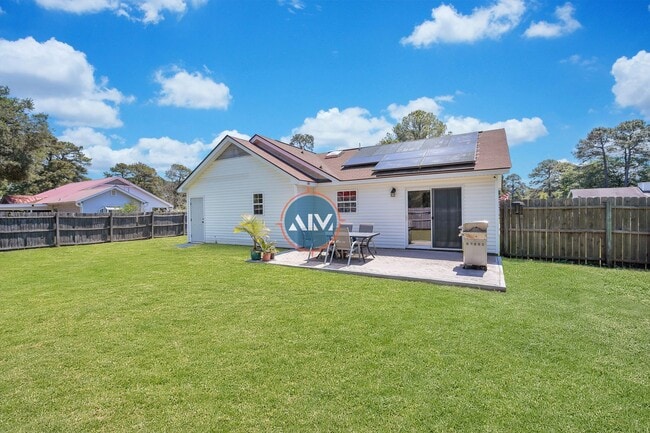 Building Photo - Beautiful 3 Bed 2 Bath Home located in his...