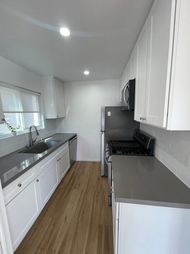Building Photo - 2216 Highland Ave