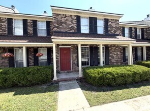 Building Photo - 205 Sandlewood Dr