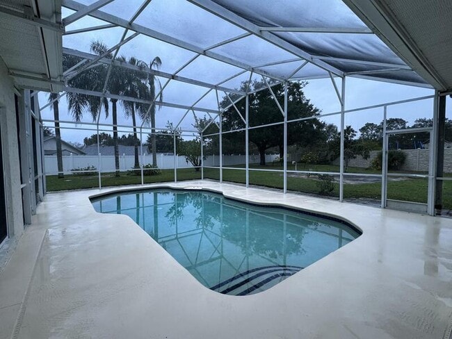 Building Photo - 664 Wyckliffe Pl