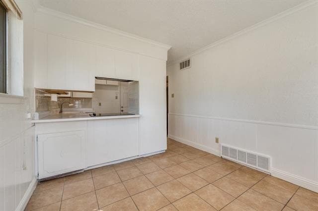 Building Photo - 3001 Helmet St