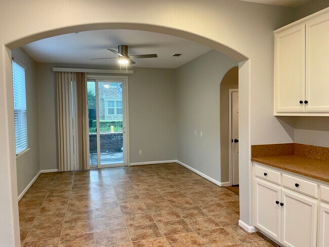 Building Photo - 1033 Acland Way