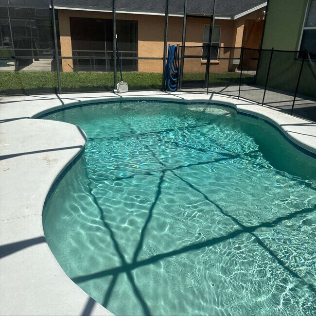 Building Photo - 1803 Royal Ridge Dr