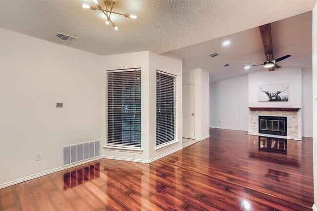 Building Photo - 8400 Horton Trail