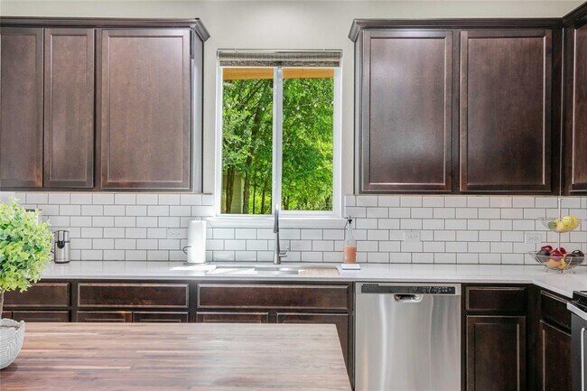 Building Photo - 9505 Southwick Dr