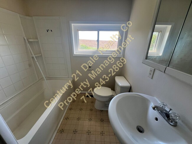 Building Photo - 3 Bedroom in Red Lion Schools with a 1 Car...