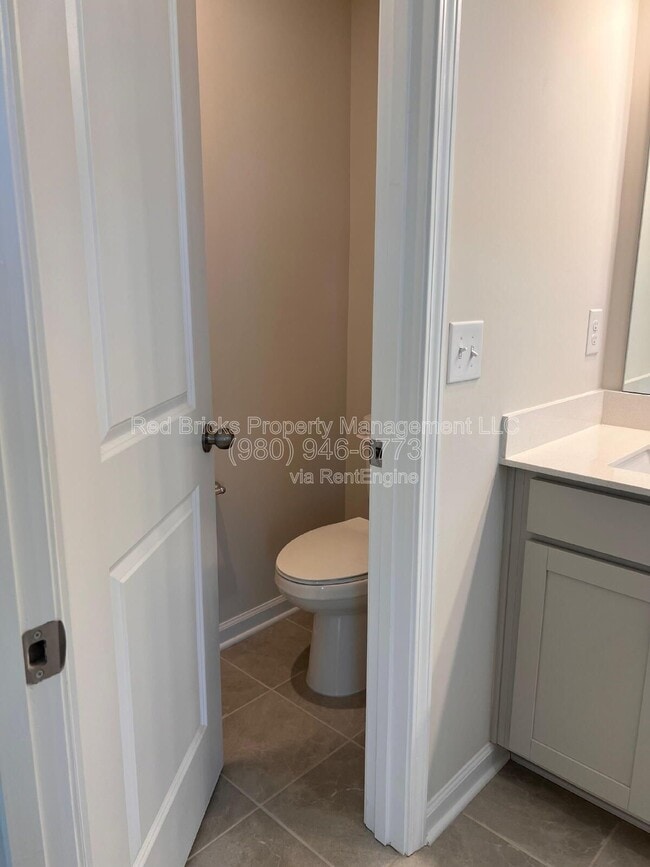 Building Photo - 5108 Carrick St