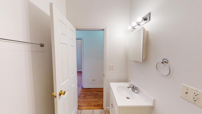 Building Photo - 1945 W Cermak Rd