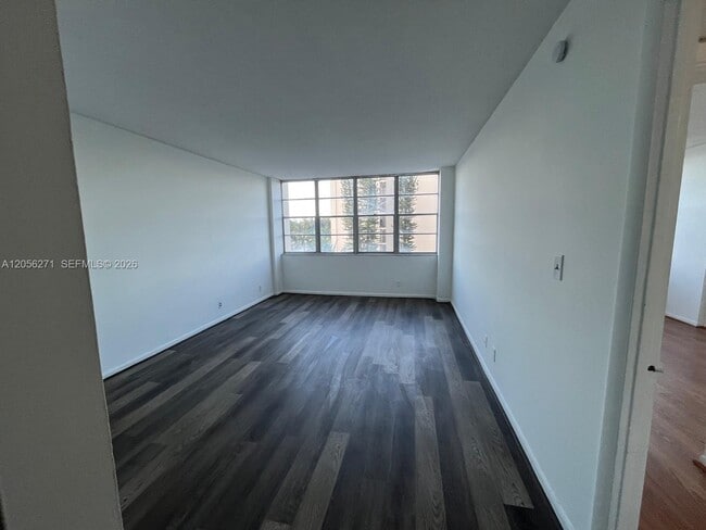 Building Photo - 2025 NE 164th St