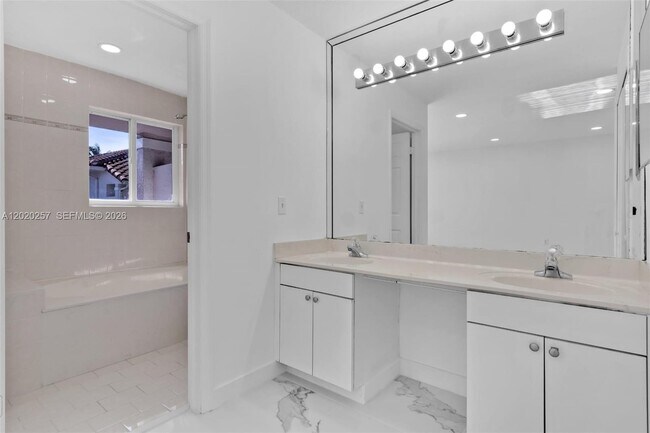 Building Photo - 10245 SW 154th Pl