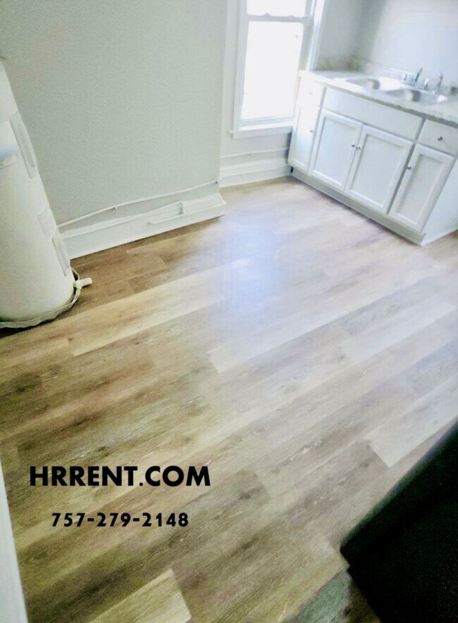 Building Photo - 2846 Grandy Ave