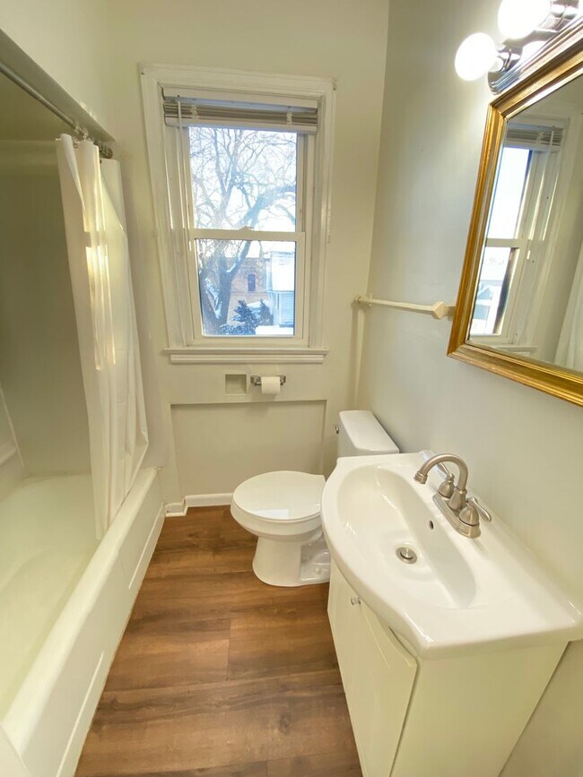 Building Photo - 1511 Oregon St