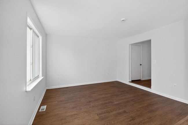 Building Photo - 4 Bed 3.5 Bath in Gaithersburg