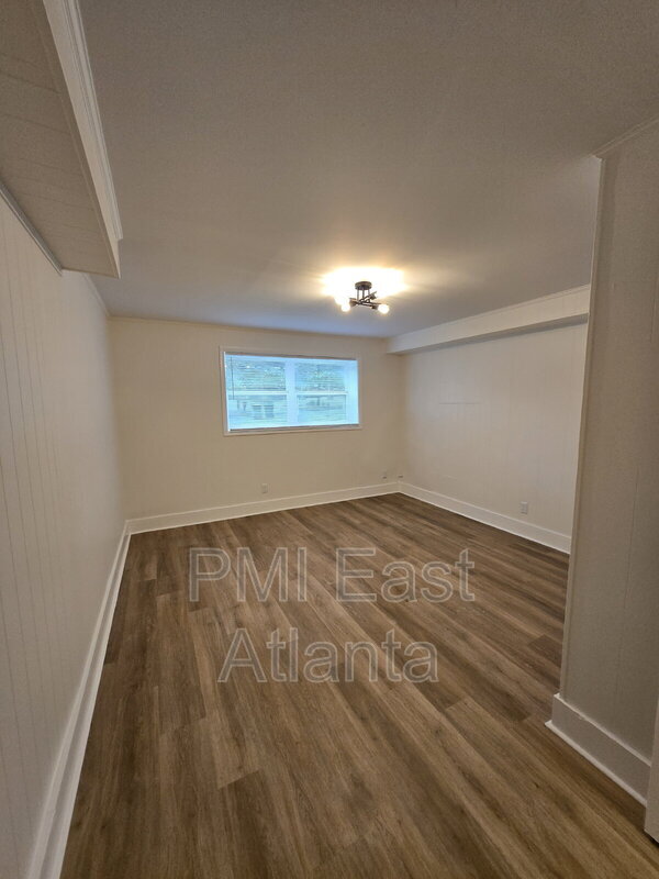 Building Photo - 2275 Country Club Ln SW