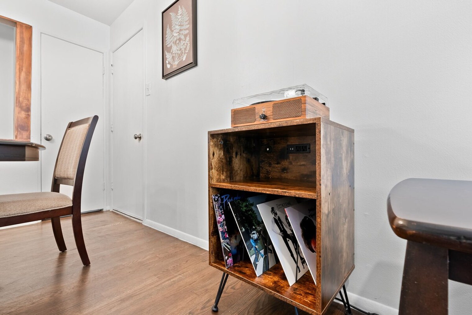 Building Photo - 814 Holiday Ave