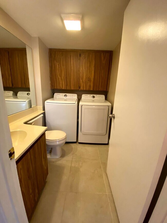 Building Photo - Beautiful and well-maintained 2BR/2BA town...