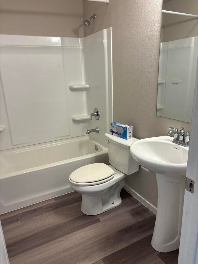 Building Photo - 13809 Paris