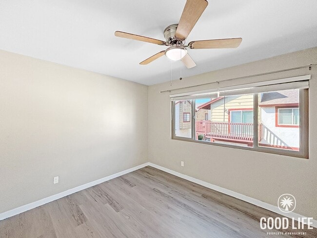 Building Photo - Stunning 3BD/2BA 2nd Floor Condo in Chula Vista W/ A/C, W/D, 2 Balconies, Community Pool & Spa!