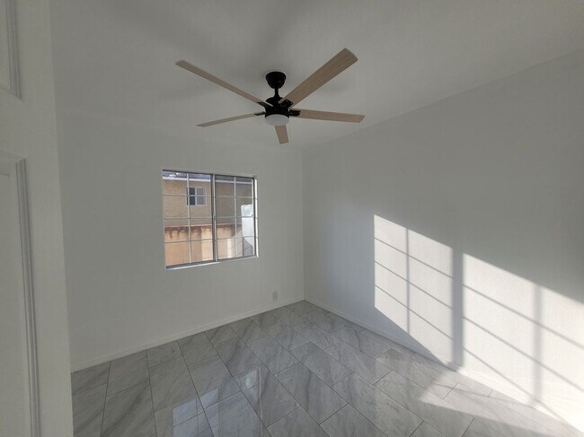 Building Photo - 10138 Arleta Ave