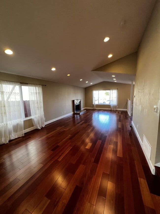 Building Photo - 419 Avalon Dr