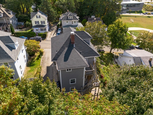Building Photo - 18 Wessels Pl