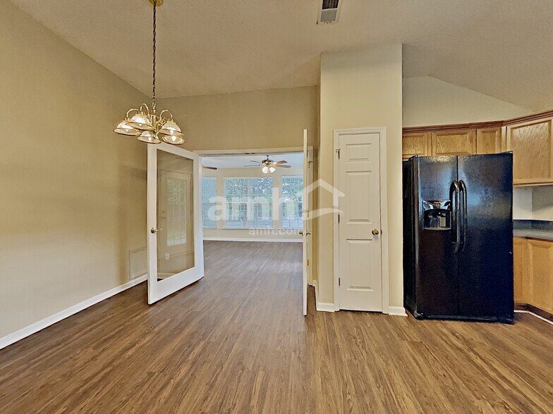 Building Photo - 2227 Joann Dr