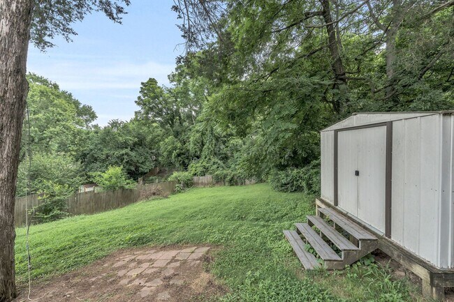 Building Photo - Incredible Fully-Updated 3 Bedroom Home wi...