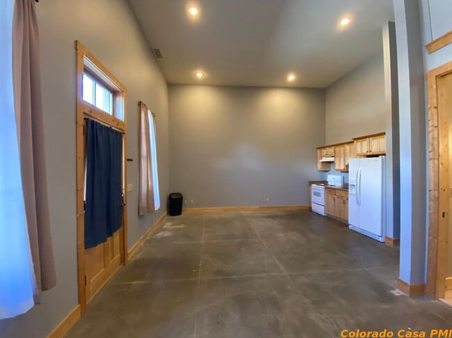 Building Photo - Studio apartment in Buena Vista