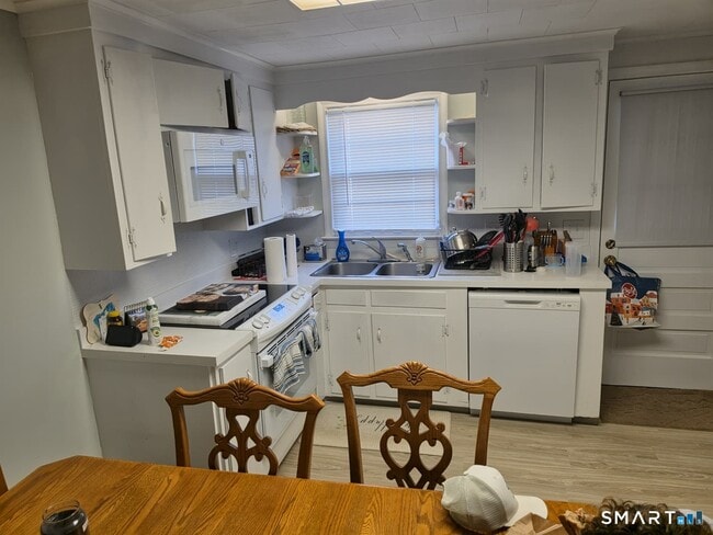 Building Photo - 35 Foxon St