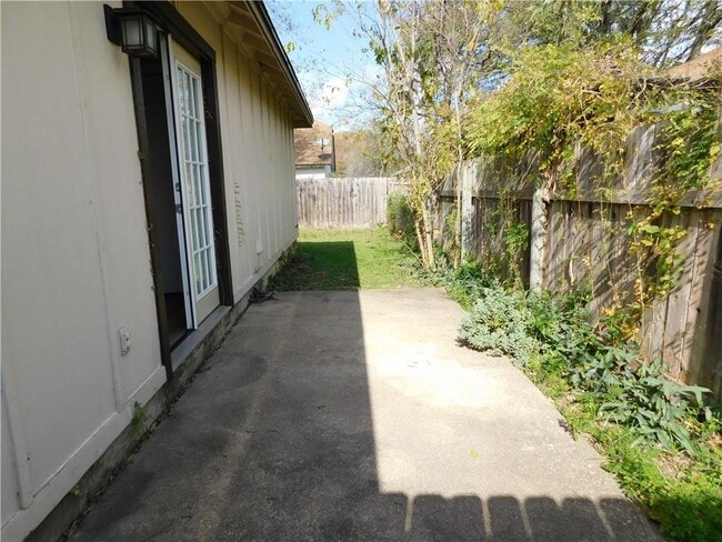 Building Photo - 1900 Prairie Knoll Ct