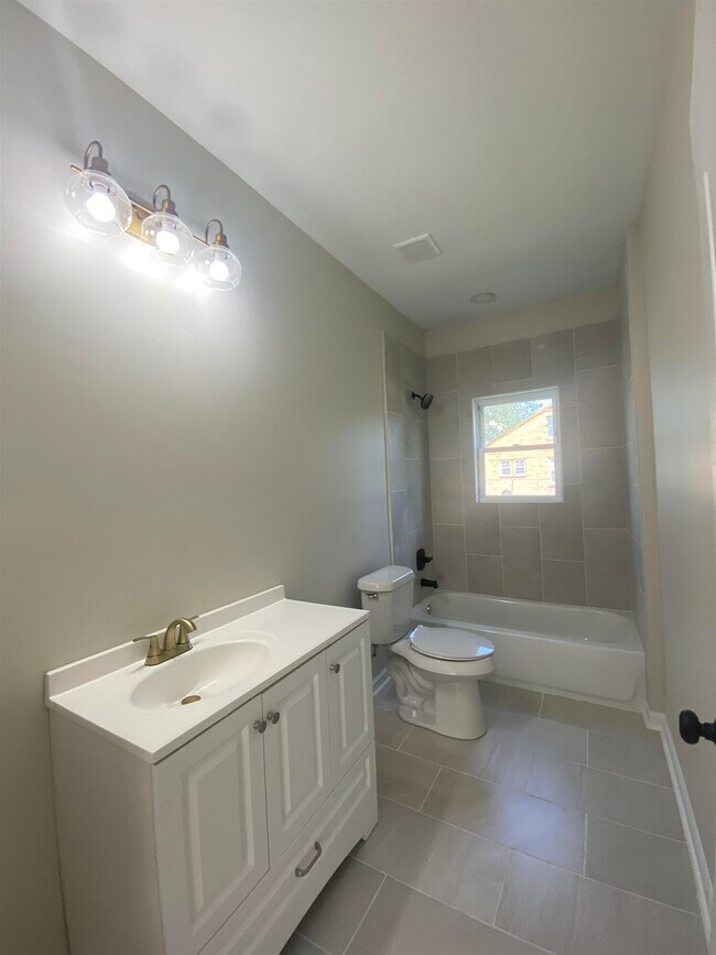 Building Photo - 797 N Merton St