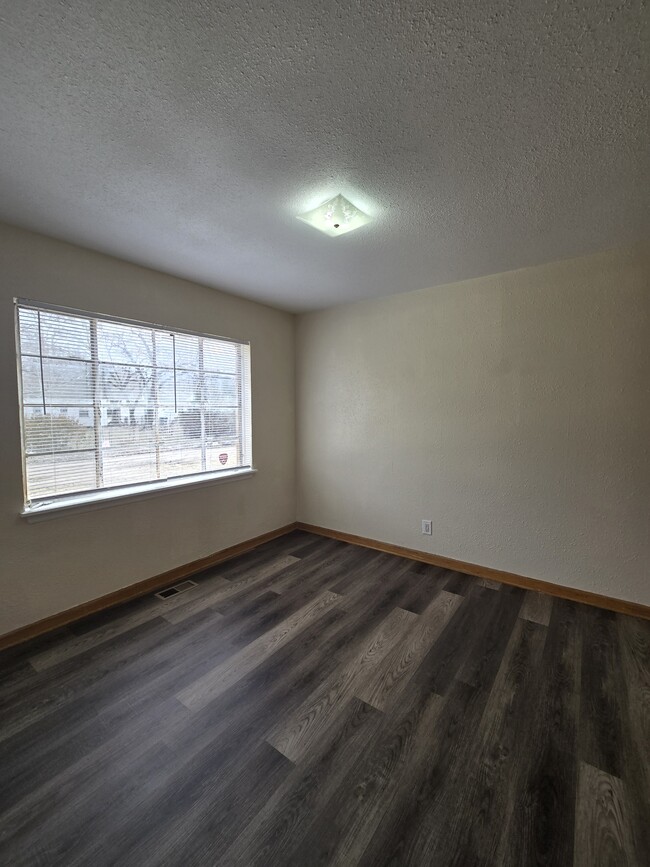 Building Photo - 722 S Hunter