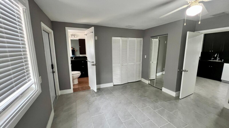 Building Photo - 1120 NE 23rd Pl