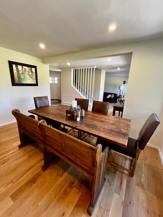 Building Photo - Executive Rental on Riverside Country Club...