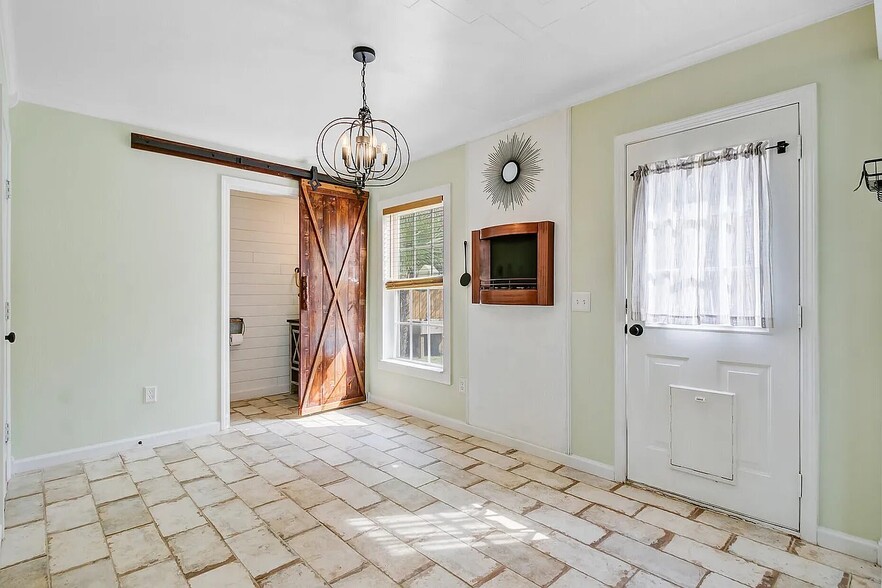 Building Photo - 236 Emerald Isle Dr