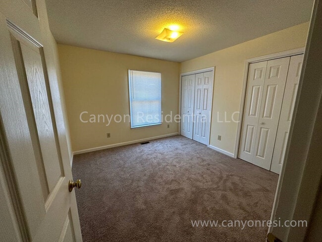 Building Photo - Beautiful 3b, ready to move in!