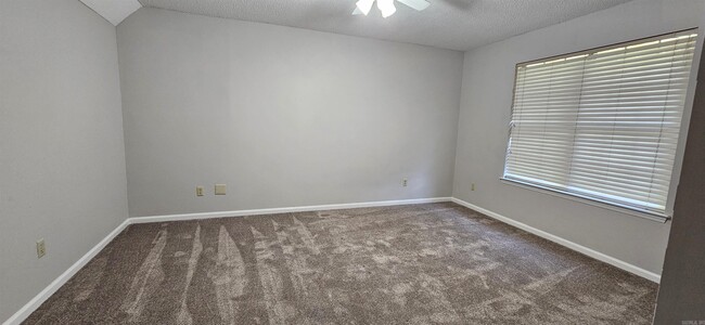 Building Photo - 107 Roundleaf Ct