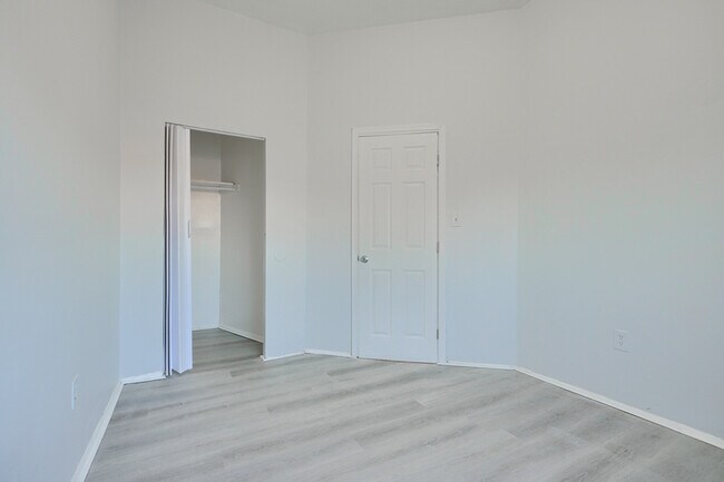 Building Photo - 800 N Fulton Ave